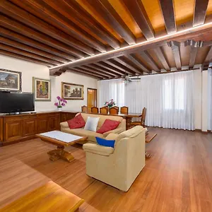 giulia-house.hotelslidodijesolo.com/